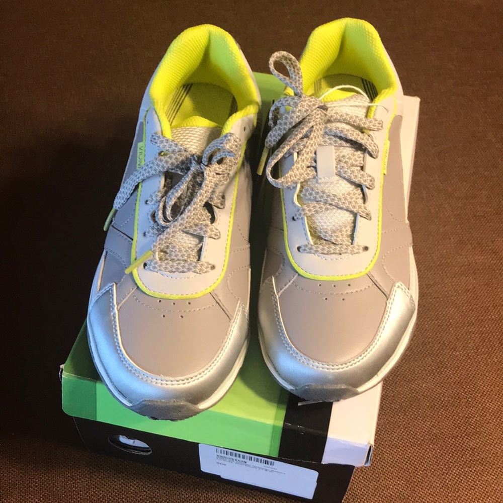 •SOLD•  Vionic Zen walker silver sneakers